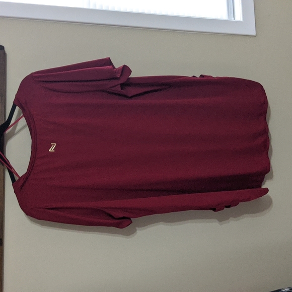 Nola red top with cutouts - Picture 2 of 3